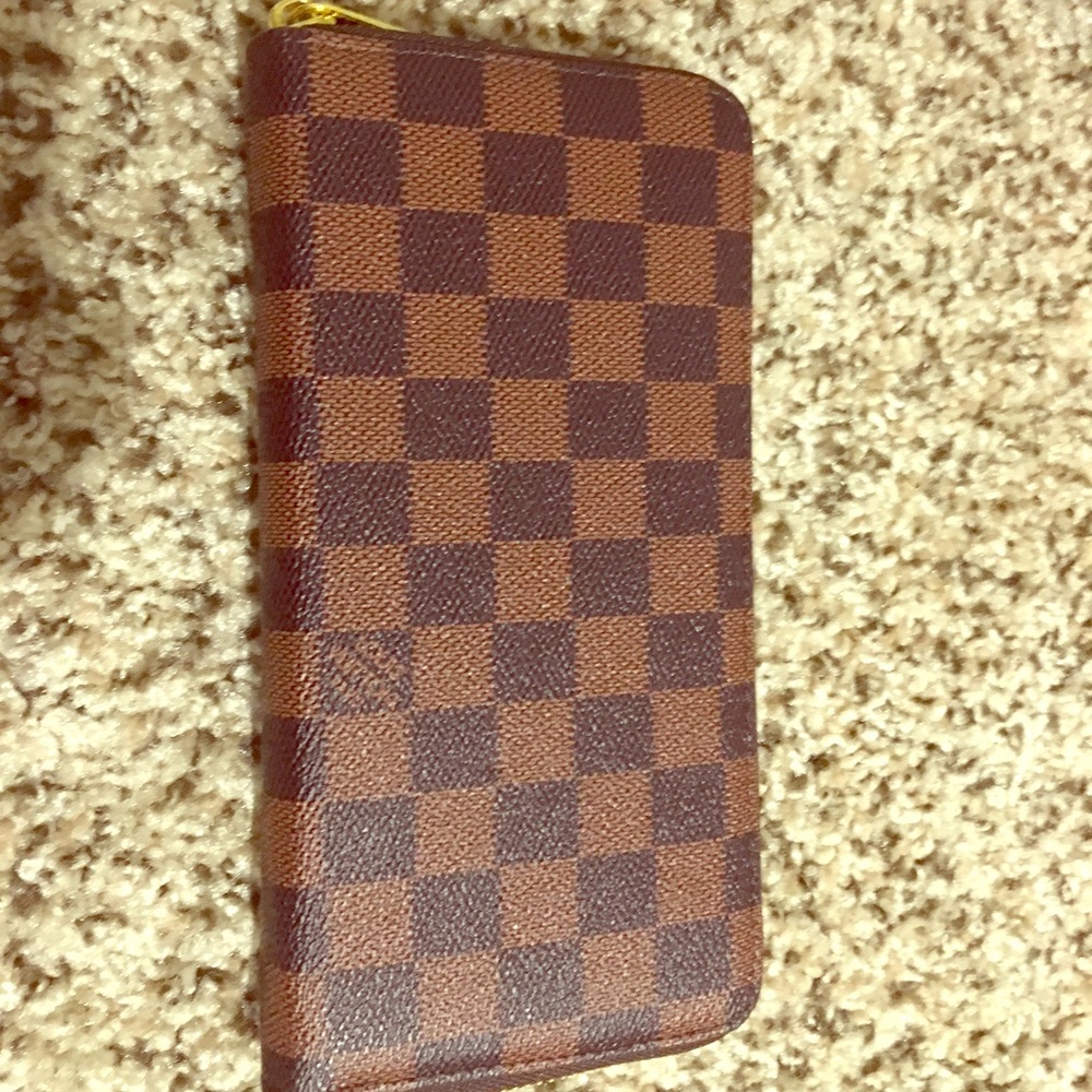 Faux Luis Vuitton Wallet